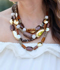 Collar de cuentas de madera en capas