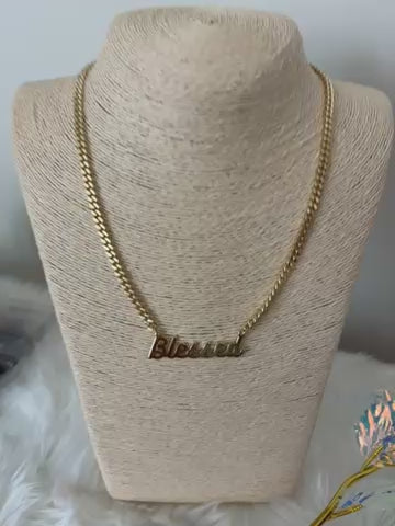 Lady Charm – Cadena "Blessed" Bañada en Oro